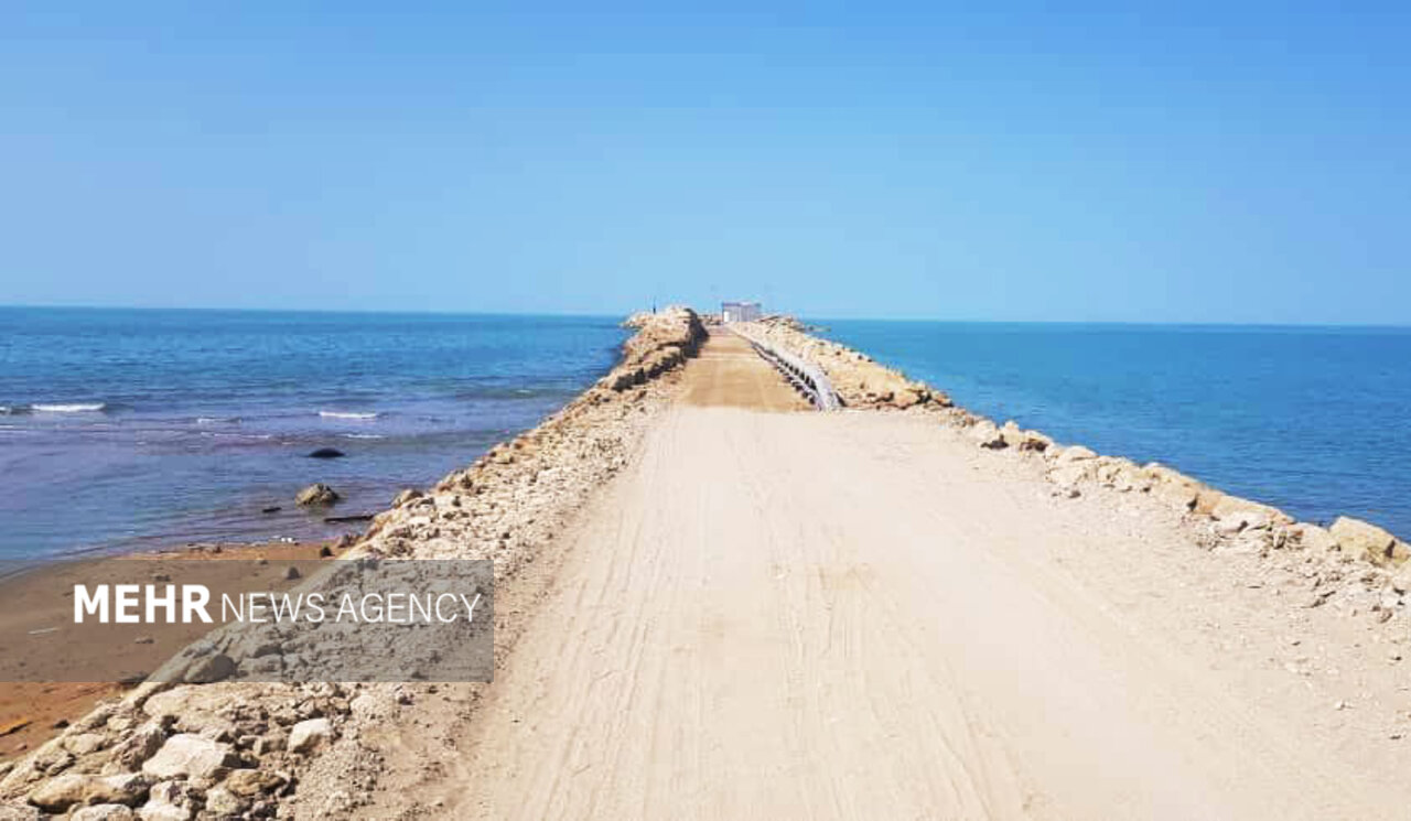 کشف سازه دریایی بدون مجوز در محدوده روستای زیارت سیریک – خلیج فا